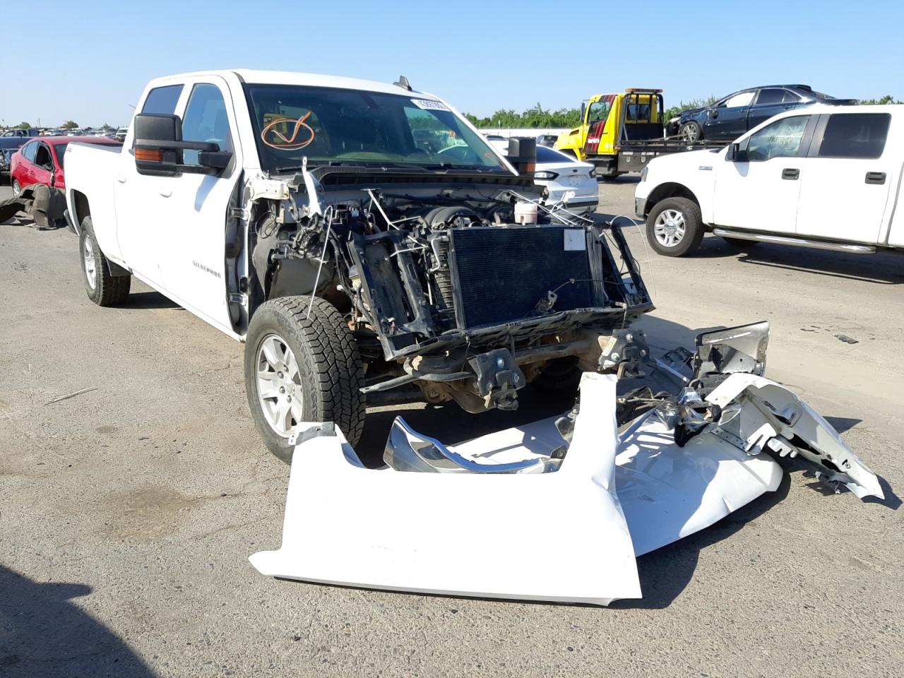 Photo 14 from auction – 2018 CHEVROLET SILVERADO with VIN 3GCUKREC6JG305809