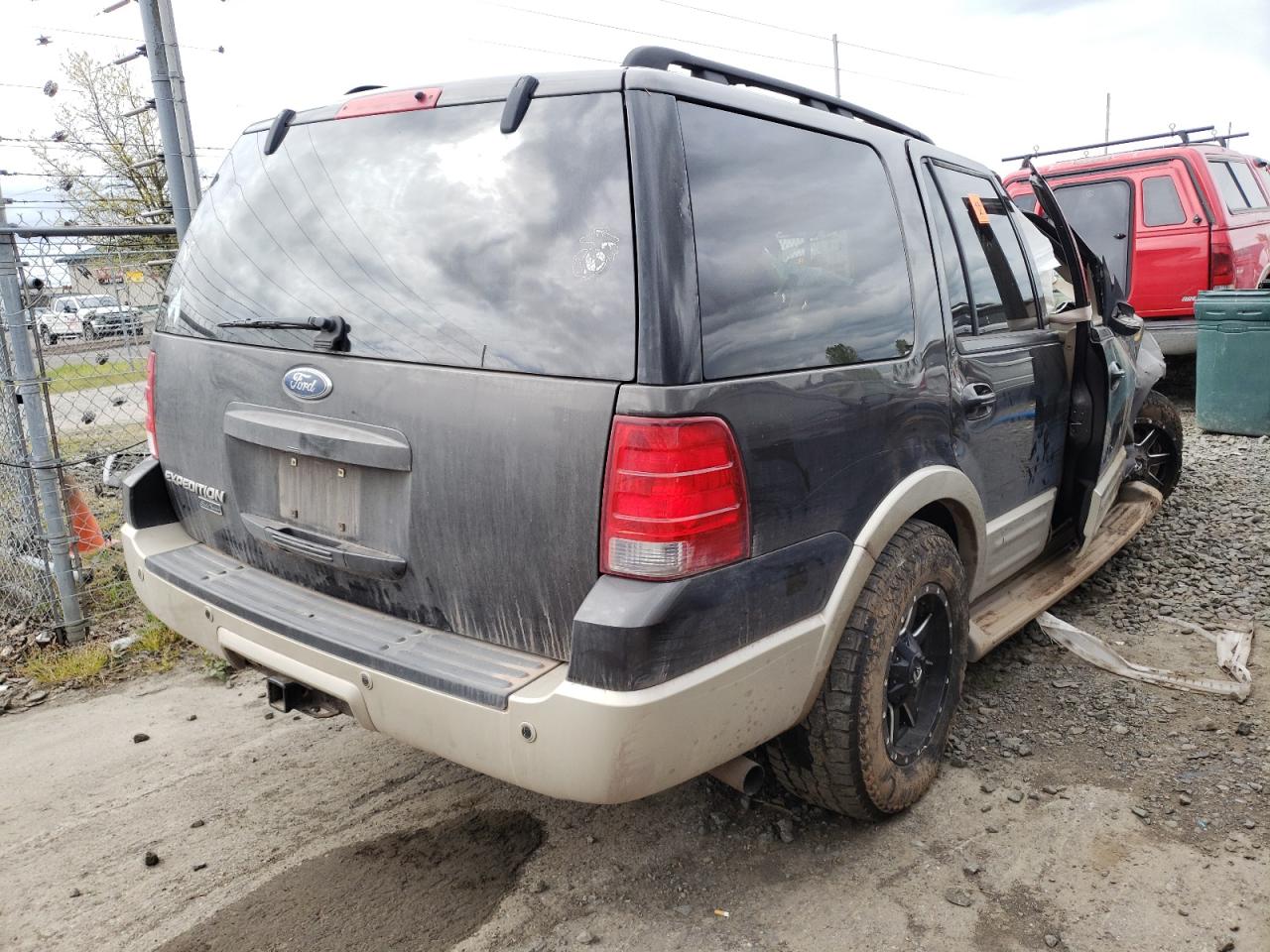 Photo 4 from auction – 2005 FORD EXPEDITION with VIN 1FMFU185X5LA52886