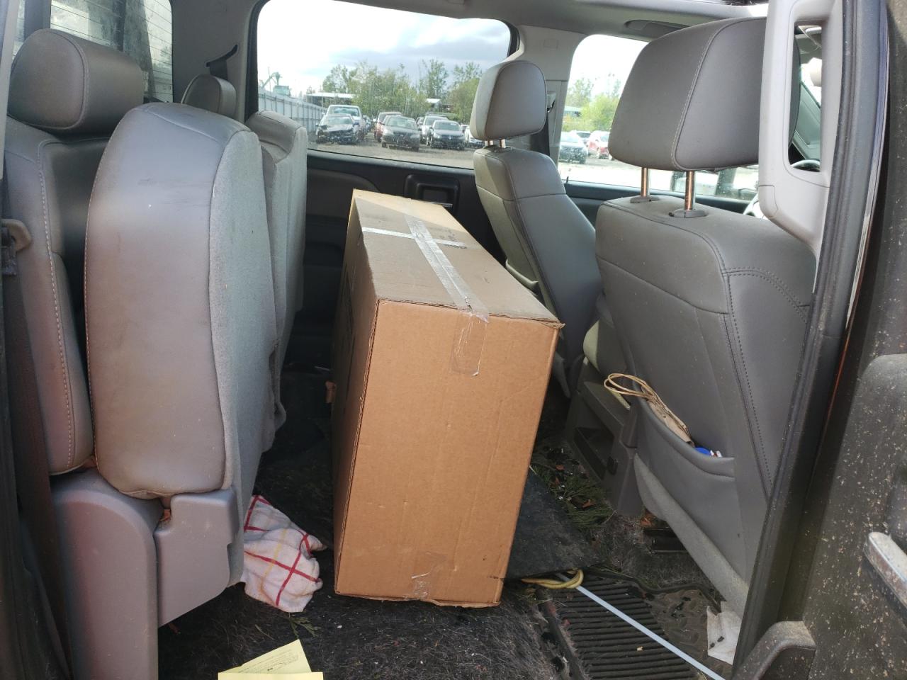 Photo 6 from auction – 2018 CHEVROLET SILVERADO with VIN 1GC1KWEY0JF214467