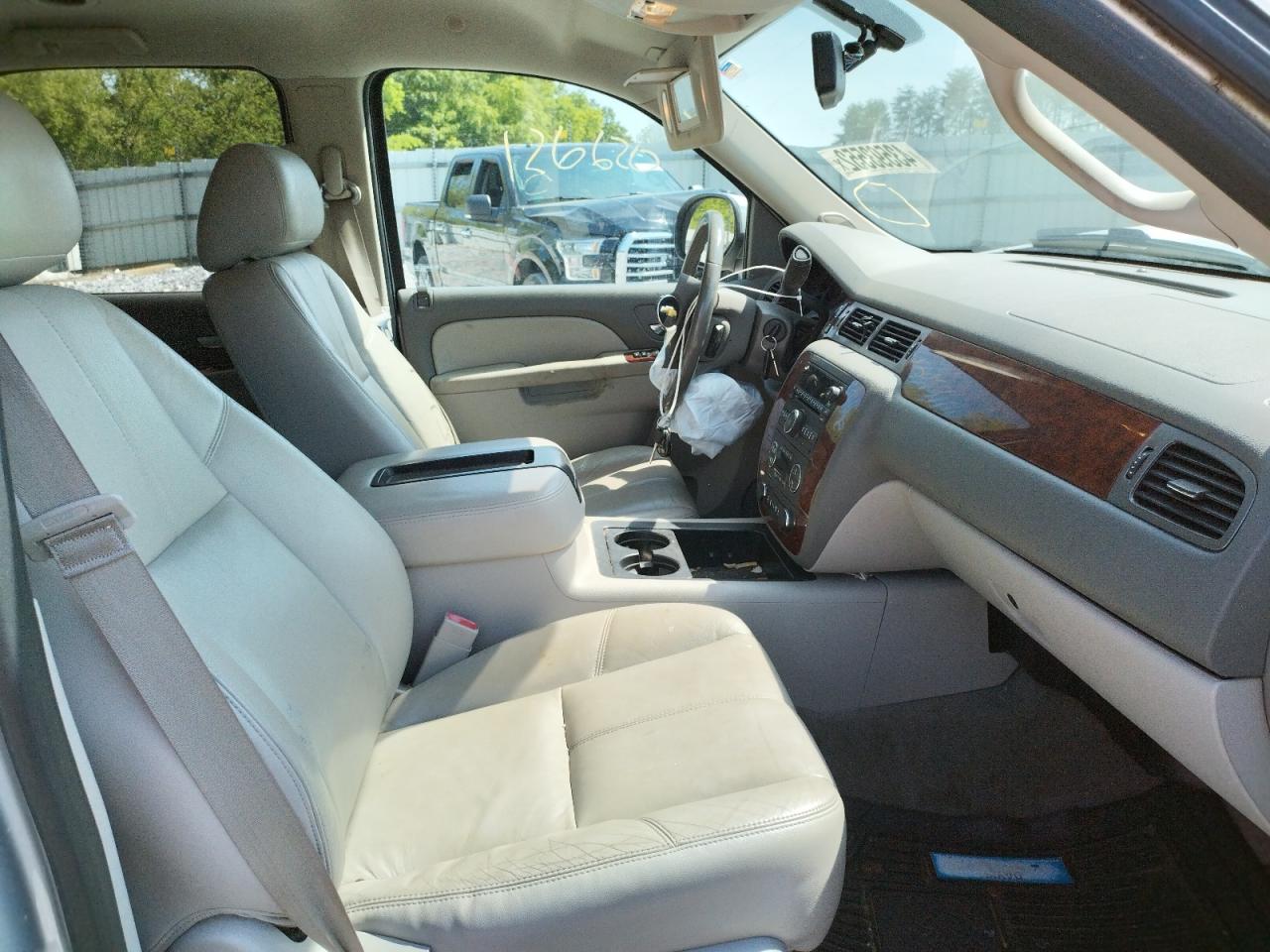 Photo 5 from auction – 2014 CHEVROLET TAHOE C150 with VIN 1GNSCBE01ER133400