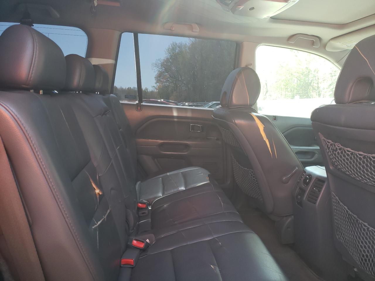 Photo 6 from auction – 2006 HONDA PILOT EX with VIN 2HKYF18596H532642