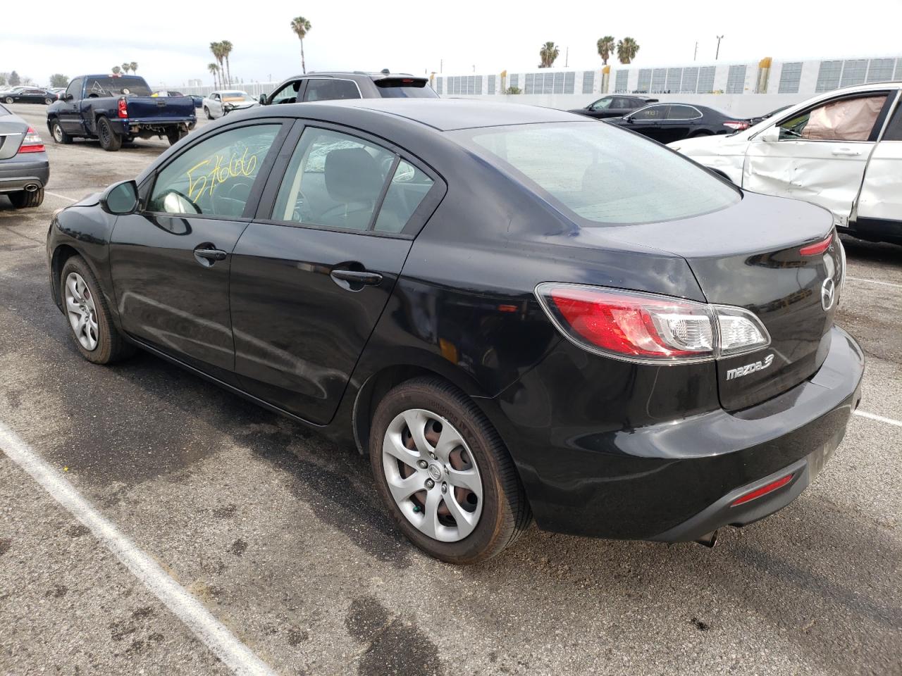 Photo 3 from auction – 2011 MAZDA 3 I with VIN JM1BL1UF8B1470164