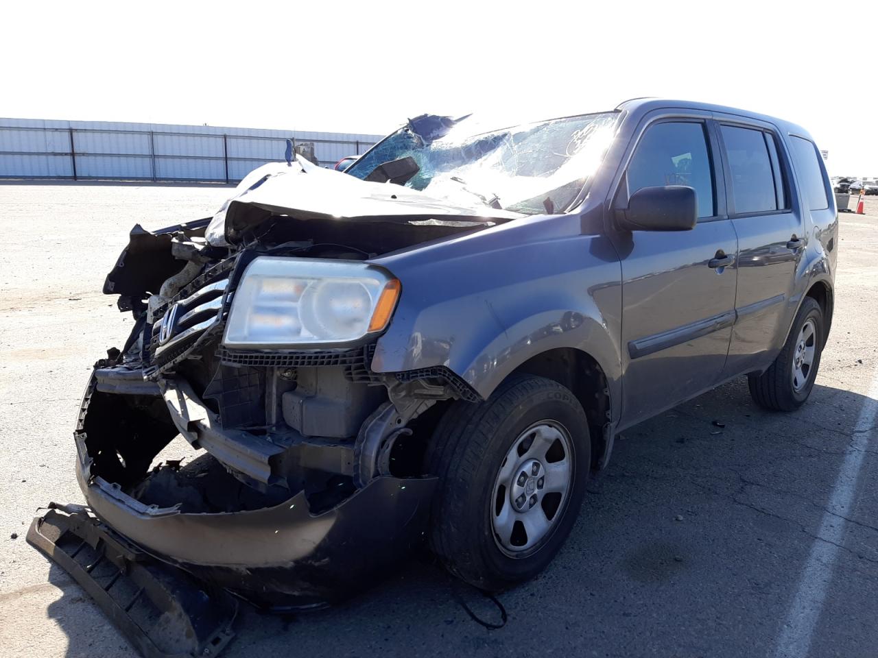 Photo 2 from auction – 2015 HONDA PILOT LX with VIN 5FNYF3H26FB018215