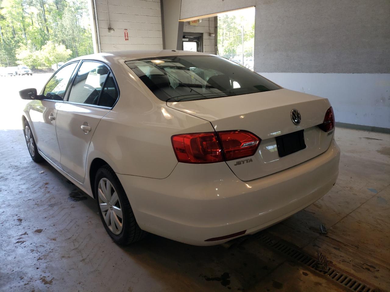 Photo 3 from auction – 2011 VOLKSWAGEN JETTA SE with VIN 3VWDX7AJ7BM398317