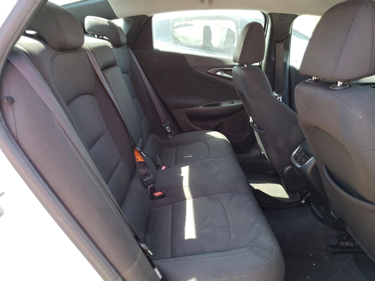 Photo 6 from auction – 2018 CHEVROLET MALIBU LT with VIN 1G1ZD5ST8JF247497