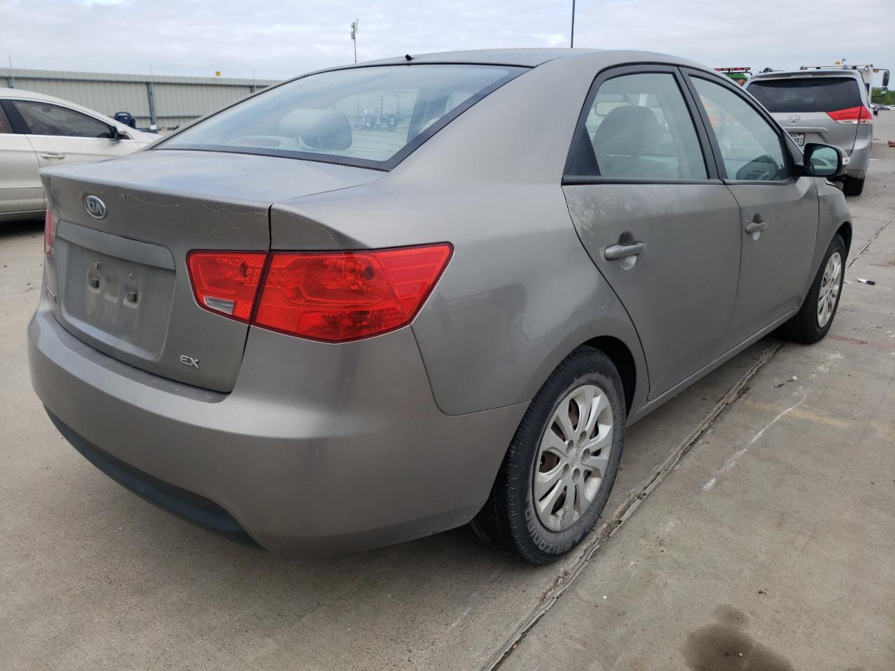 Photo 4 from auction – 2010 KIA FORTE EX with VIN KNAFU4A21A5859461
