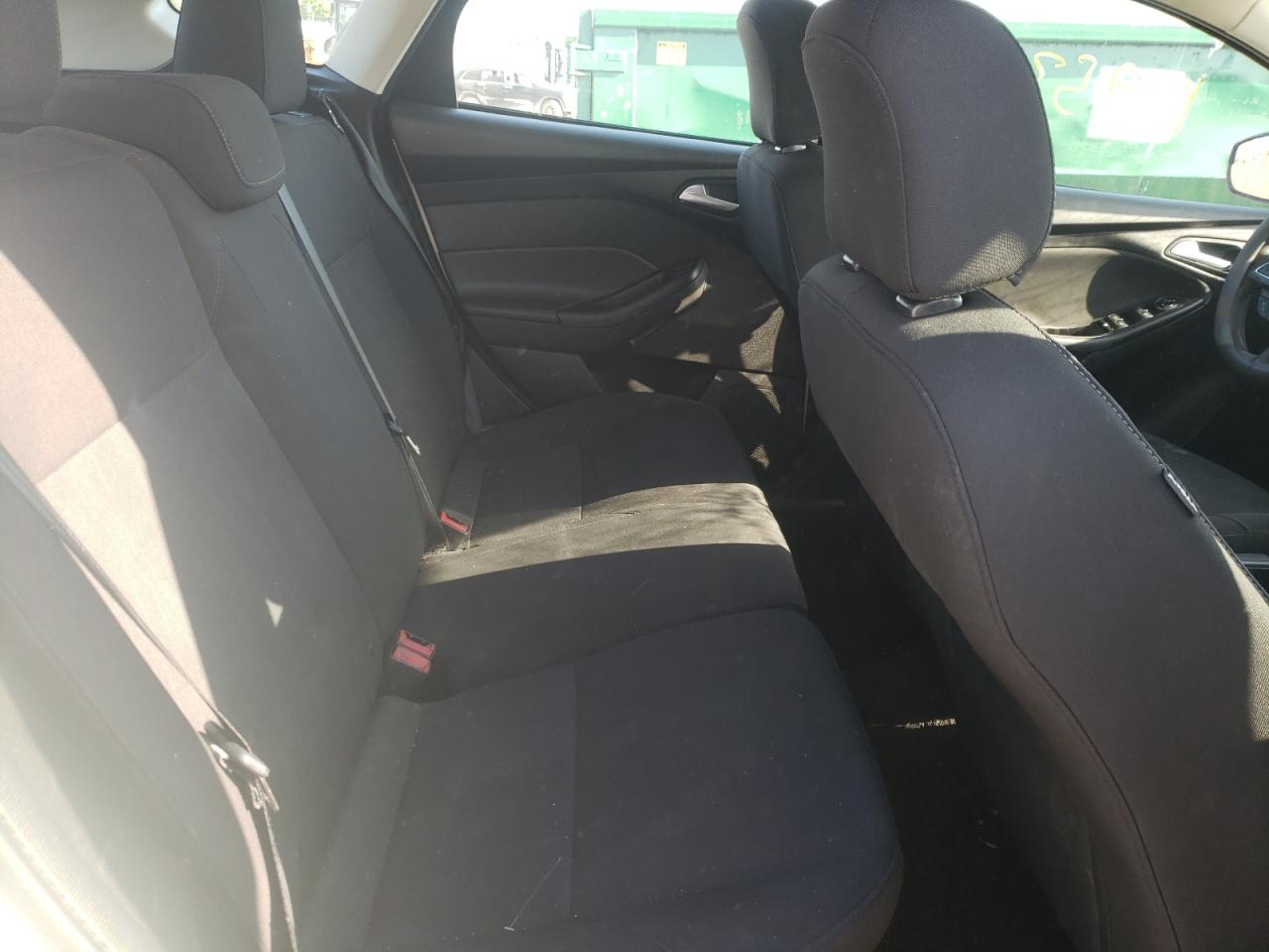 Photo 6 from auction – 2017 FORD FOCUS SE with VIN 1FADP3K21HL231907