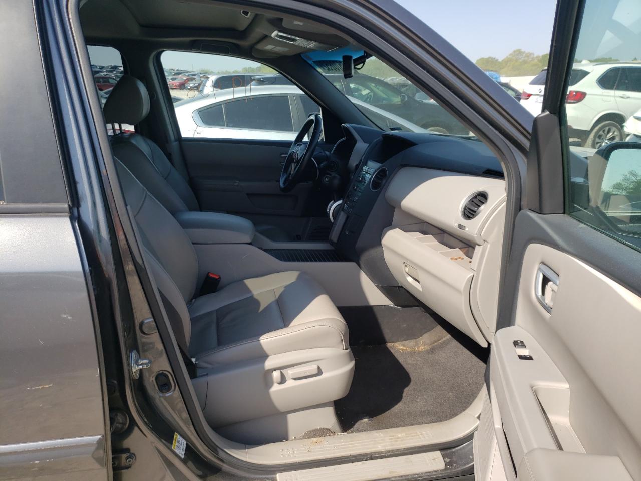 Photo 5 from auction – 2011 HONDA PILOT EXL with VIN 5FNYF4H55BB044010