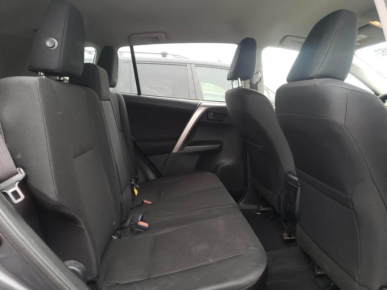 Photo 6 from auction – 2016 TOYOTA RAV4 LE with VIN JTMBFREV8GJ062704