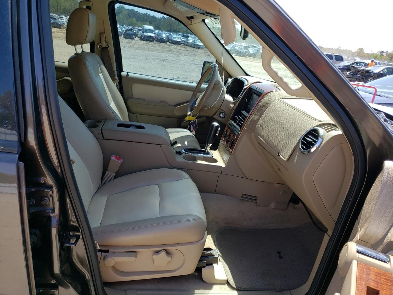 Photo 5 from auction – 2007 FORD EXPLORER E with VIN 1FMEU74E57UB46109