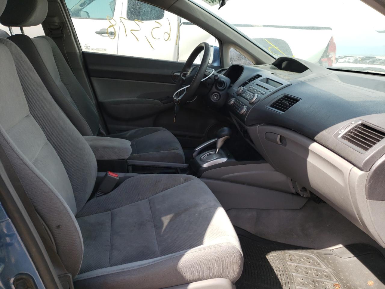 Photo 5 from auction – 2009 HONDA CIVIC LX with VIN 19XFA165X9E040171