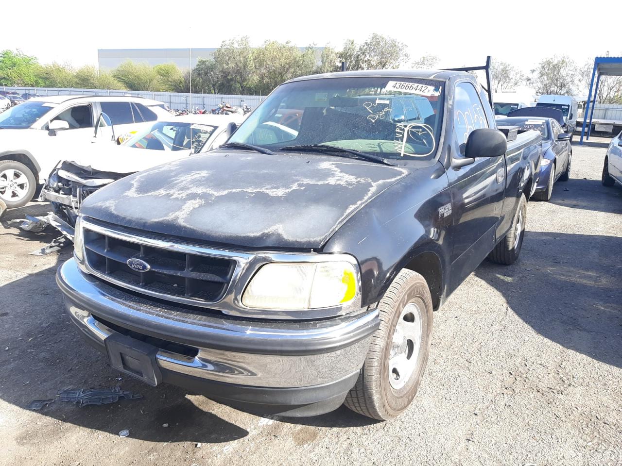 Photo 2 from auction – 1998 FORD F150 with VIN 1FTZF1723WKC11208