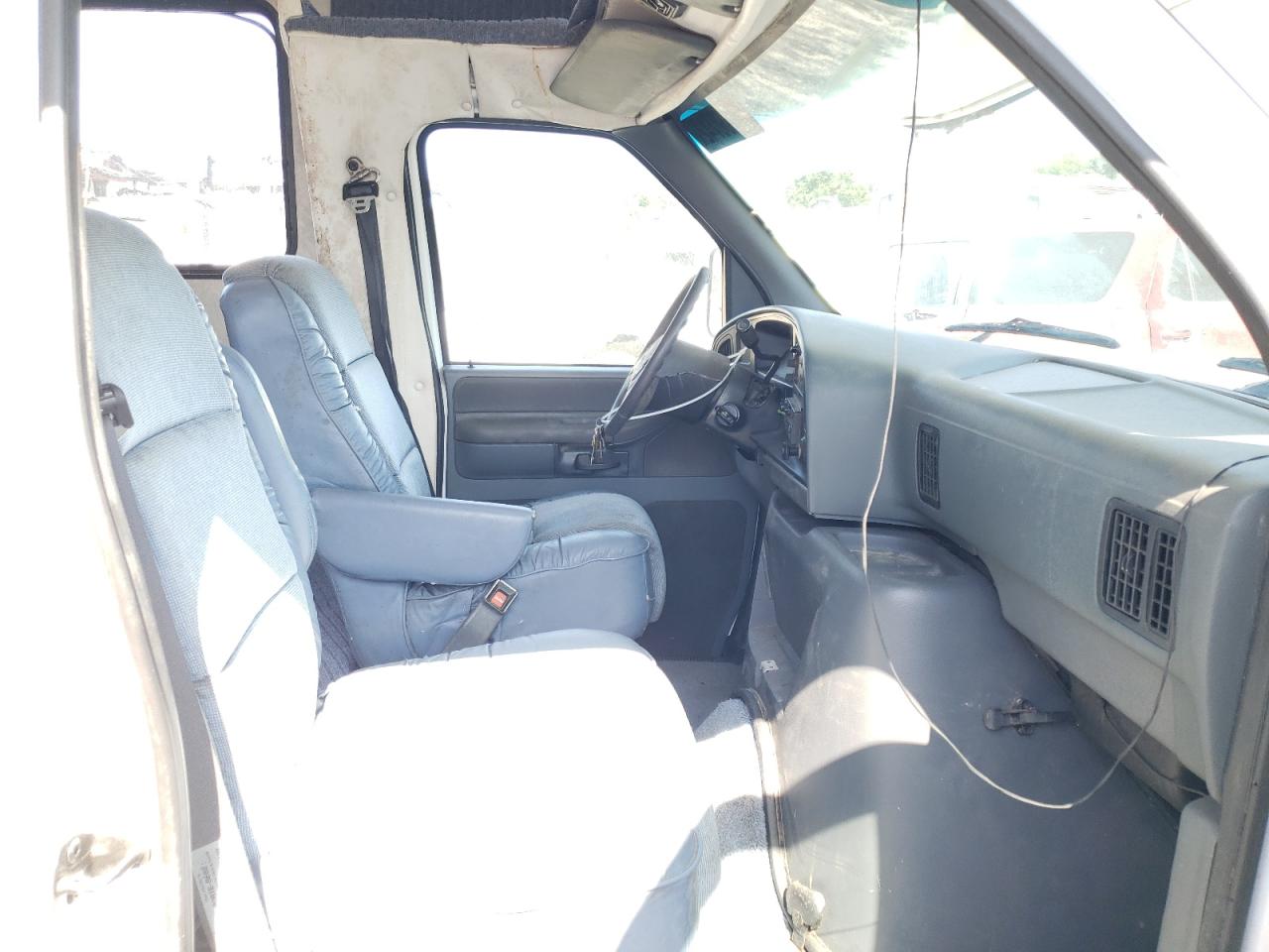 Photo 5 from auction – 1997 FORD ECONOLINE with VIN 1FDKE30G0THA38015