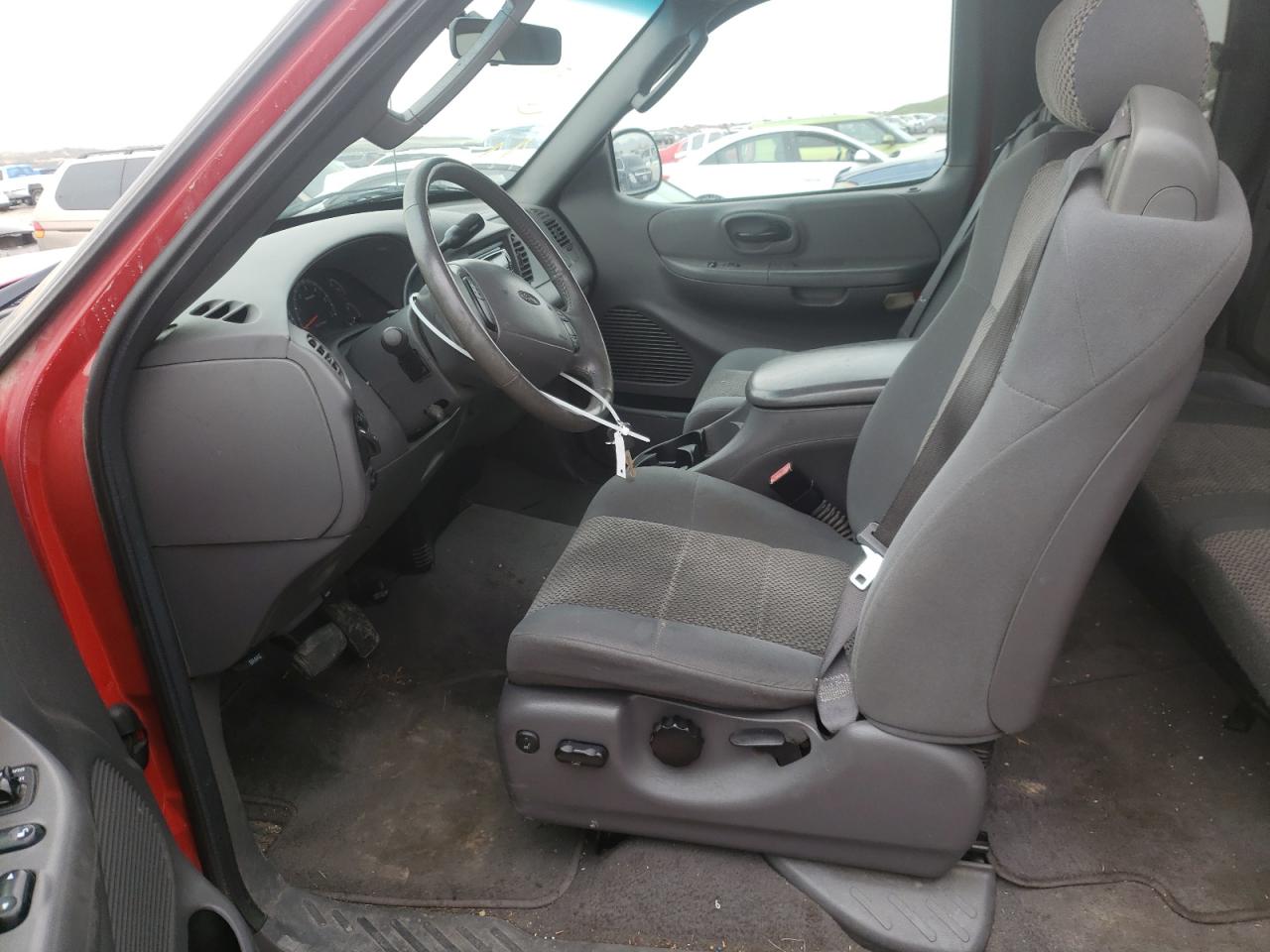 Photo 5 from auction – 2002 FORD F150 with VIN 2FTRX18W92CA80086