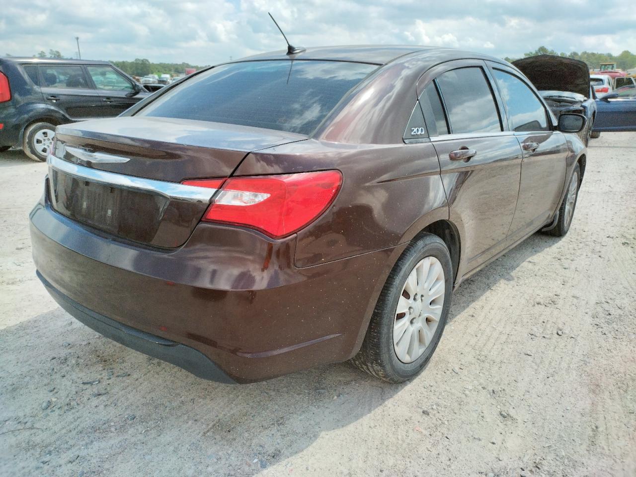 Photo 4 from auction – 2013 CHRYSLER 200 LX with VIN 1C3CCBAB8DN686012