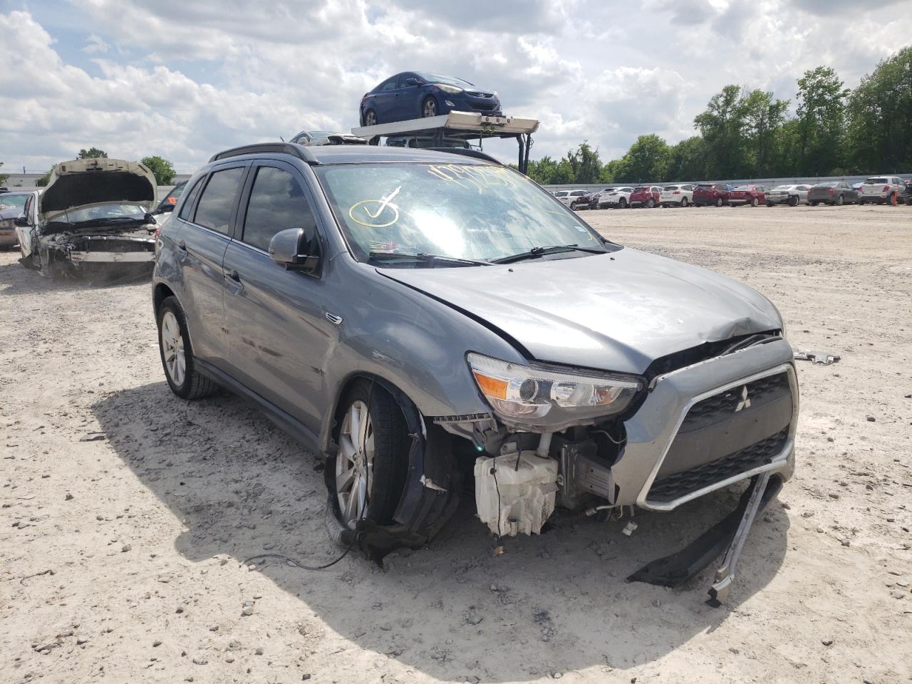 MITSUBISHI OUTLANDER 2015 with VIN 4A4AP4AW5FE033316 - Photo from auction