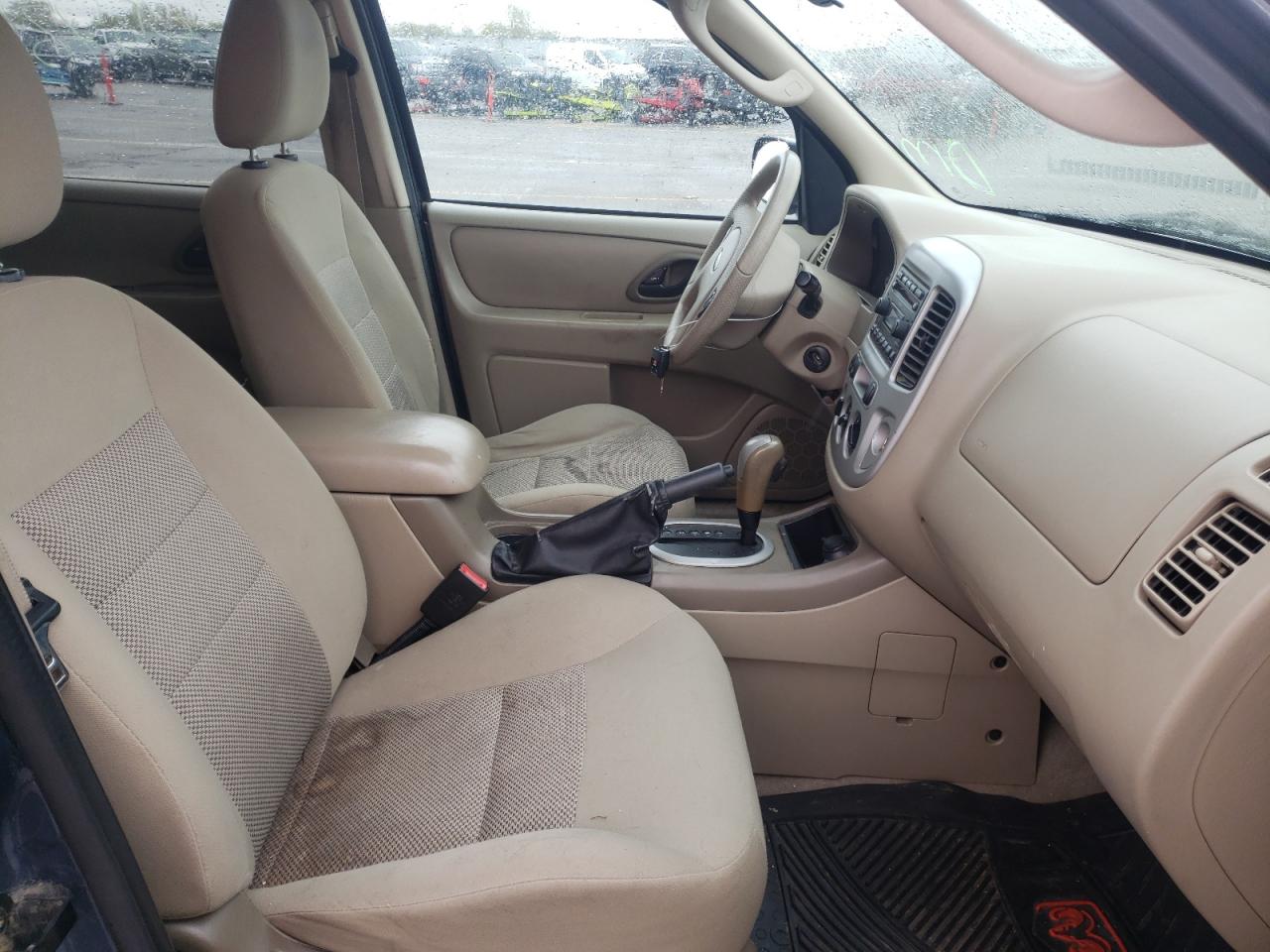 Photo 5 from auction – 2005 FORD ESCAPE XLT with VIN 1FMYU93115KD12917