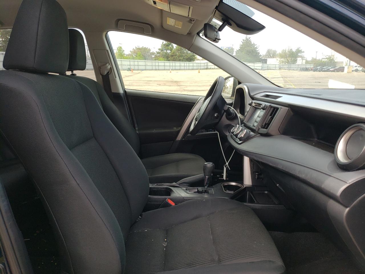 Photo 5 from auction – 2017 TOYOTA RAV4 LE with VIN JTMZFREV7HJ721310