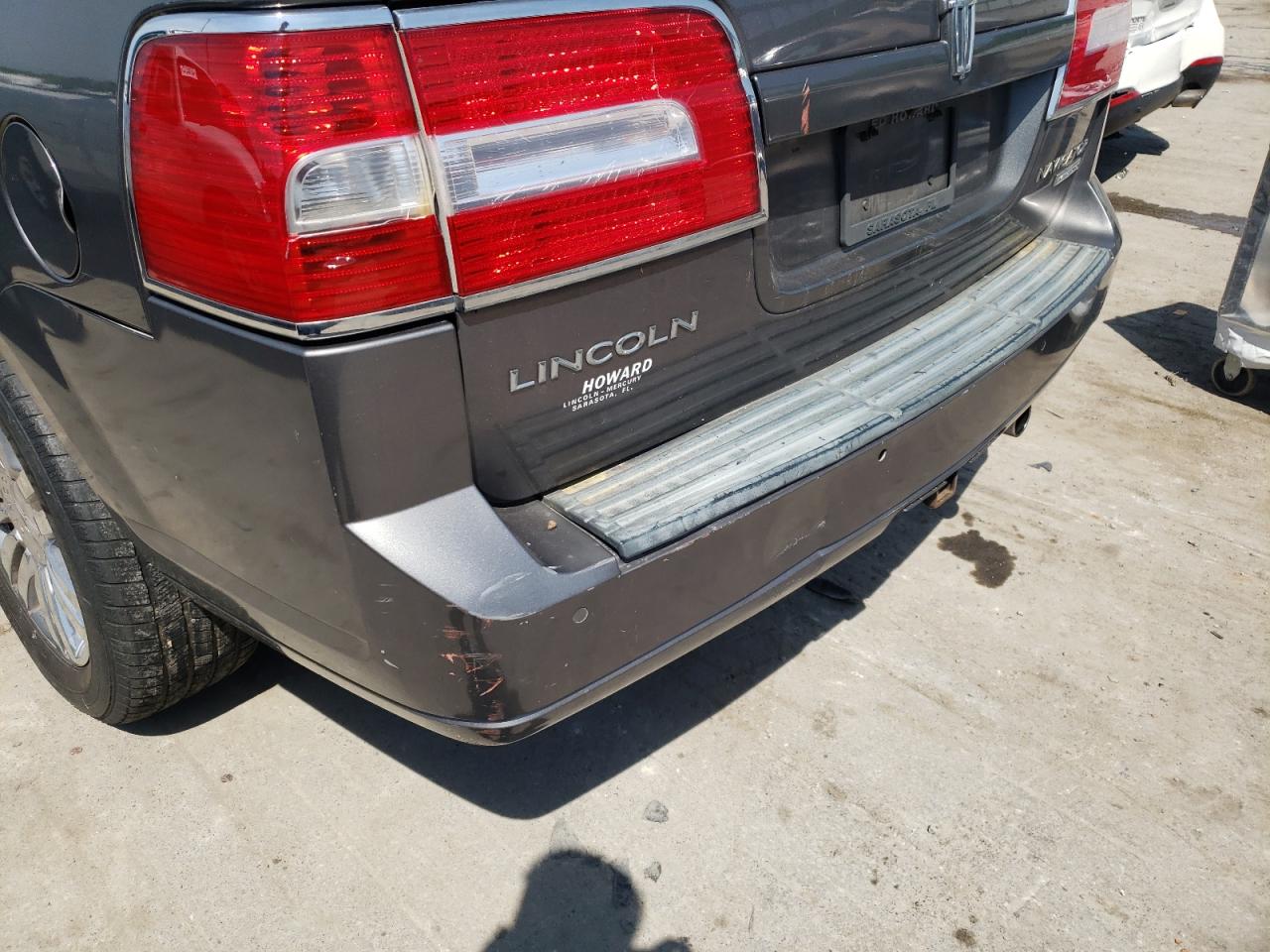 Photo 9 from auction – 2010 LINCOLN NAVIGATOR with VIN 5LMJJ2H58AEJ03824