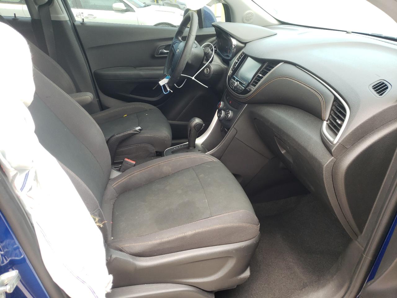 Photo 5 from auction – 2017 CHEVROLET TRAX LS with VIN 3GNCJKSB1HL206597