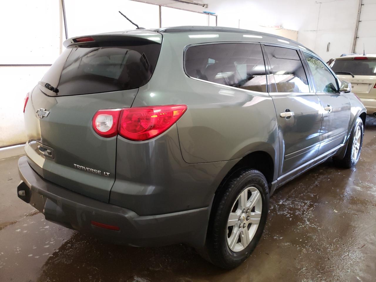 Photo 4 from auction – 2011 CHEVROLET TRAVERSE L with VIN 1GNKRGED7BJ229508