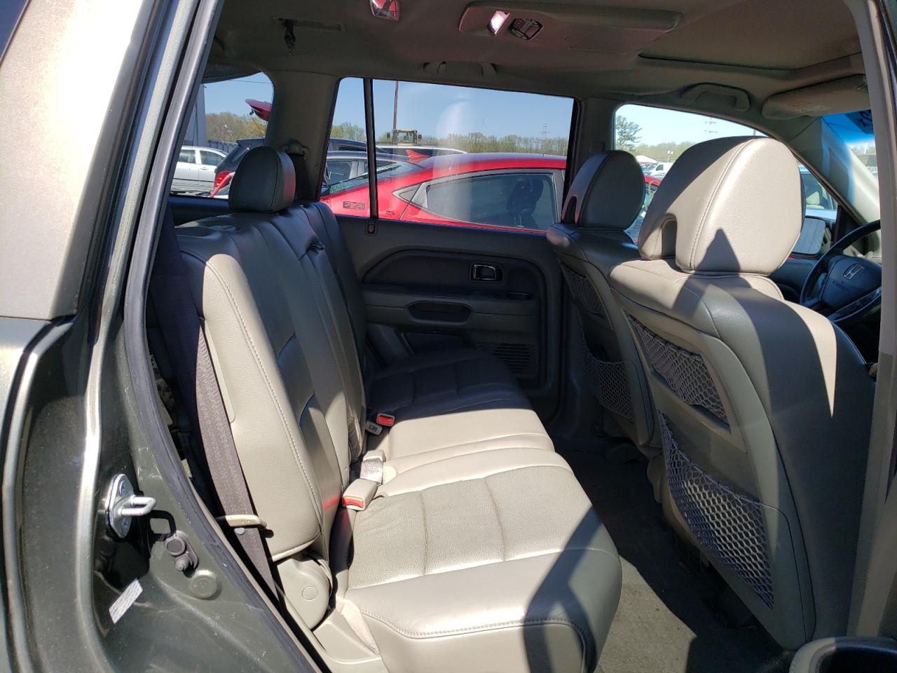 Photo 6 from auction – 2006 HONDA PILOT EX with VIN 2HKYF18676H509191