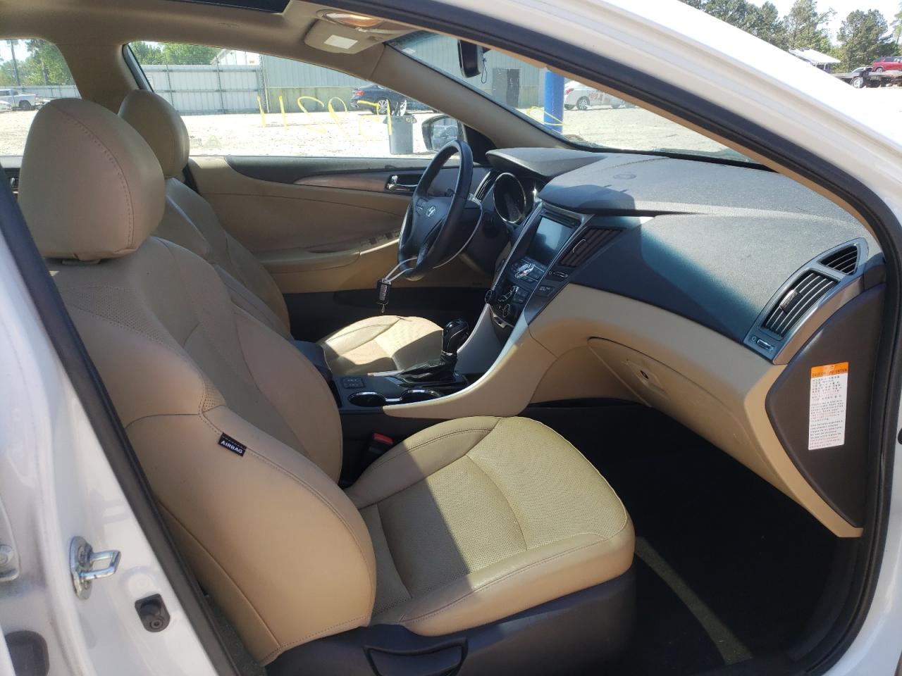 Photo 5 from auction – 2011 HYUNDAI SONATA HYB with VIN KMHEC4A44BA018371