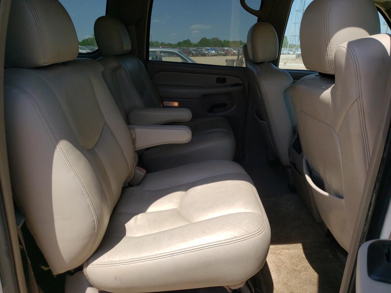Photo 6 from auction – 2003 CHEVROLET SUBURBAN K with VIN 3GNFK16Z03G181334