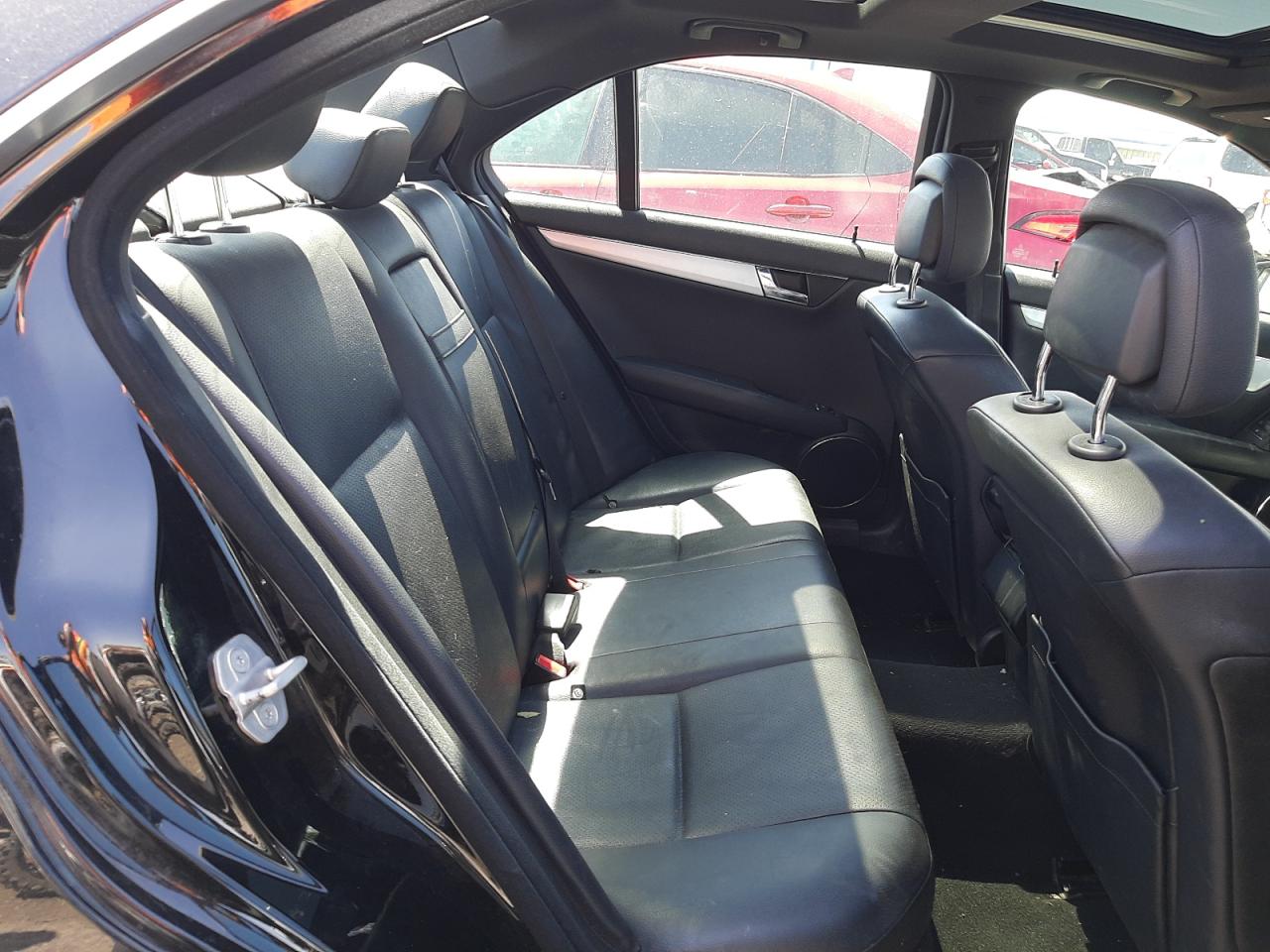 Photo 6 from auction – 2011 MERCEDES-BENZ C 300 with VIN WDDGF5EB6BA458567