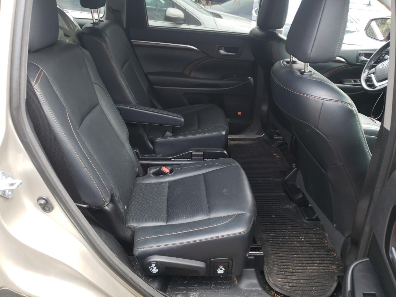 Photo 6 from auction – 2015 TOYOTA HIGHLANDER with VIN 5TDDKRFH2FS156625