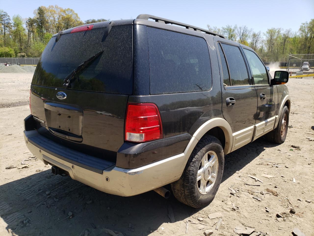 Photo 4 from auction – 2005 FORD EXPEDITION with VIN 1FMFU185X5LA88657