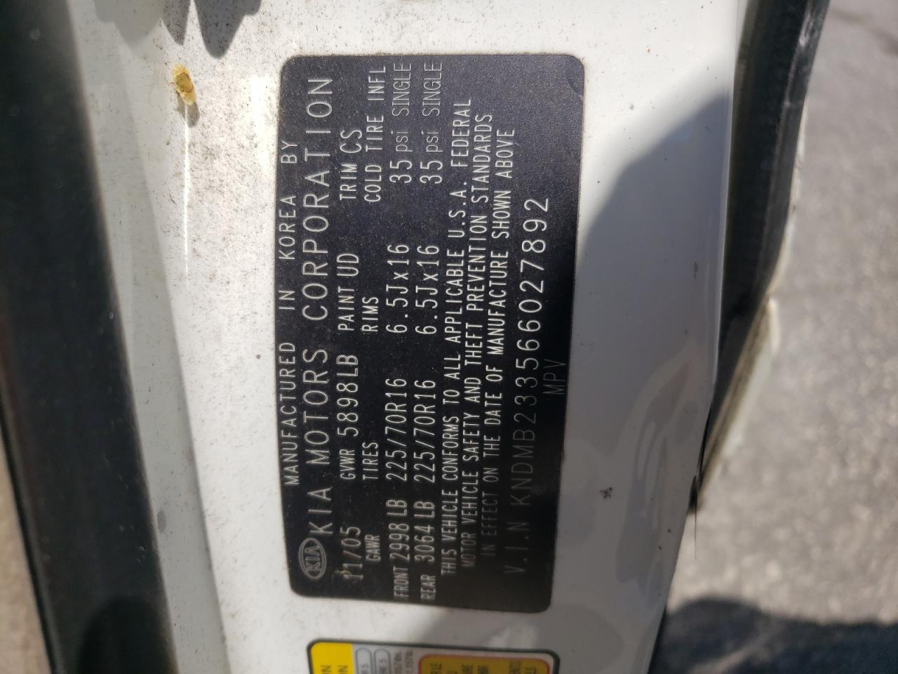 Photo 10 from auction – 2006 KIA SEDONA EX with VIN KNDMB233566027892