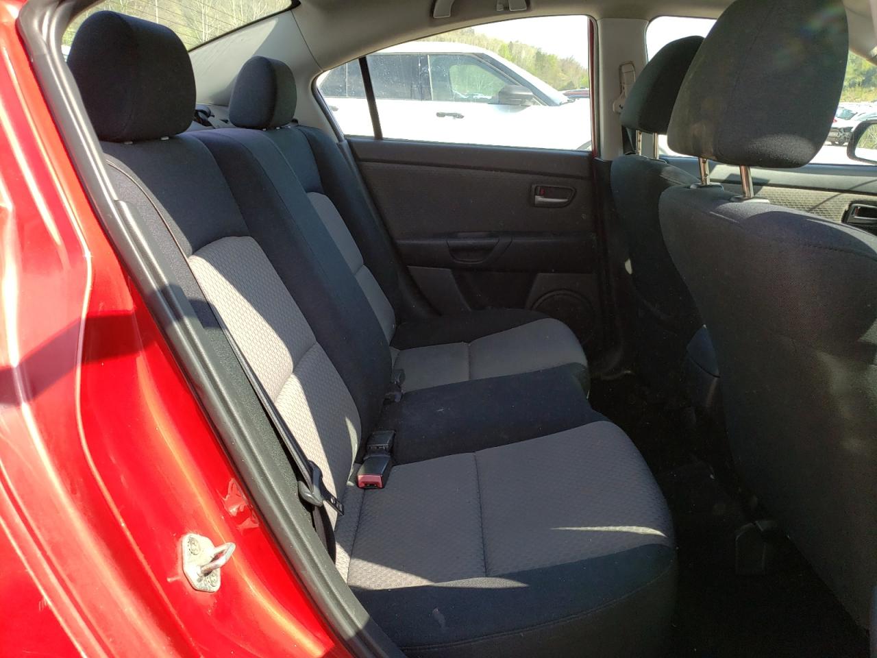 Photo 6 from auction – 2006 MAZDA 3 I with VIN JM1BK12F361414886