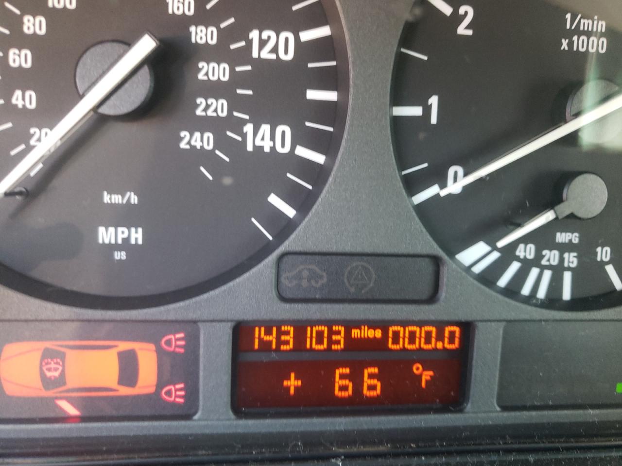 Photo 8 from auction – 2000 BMW 528 IT with VIN WBADP534XYBR95389