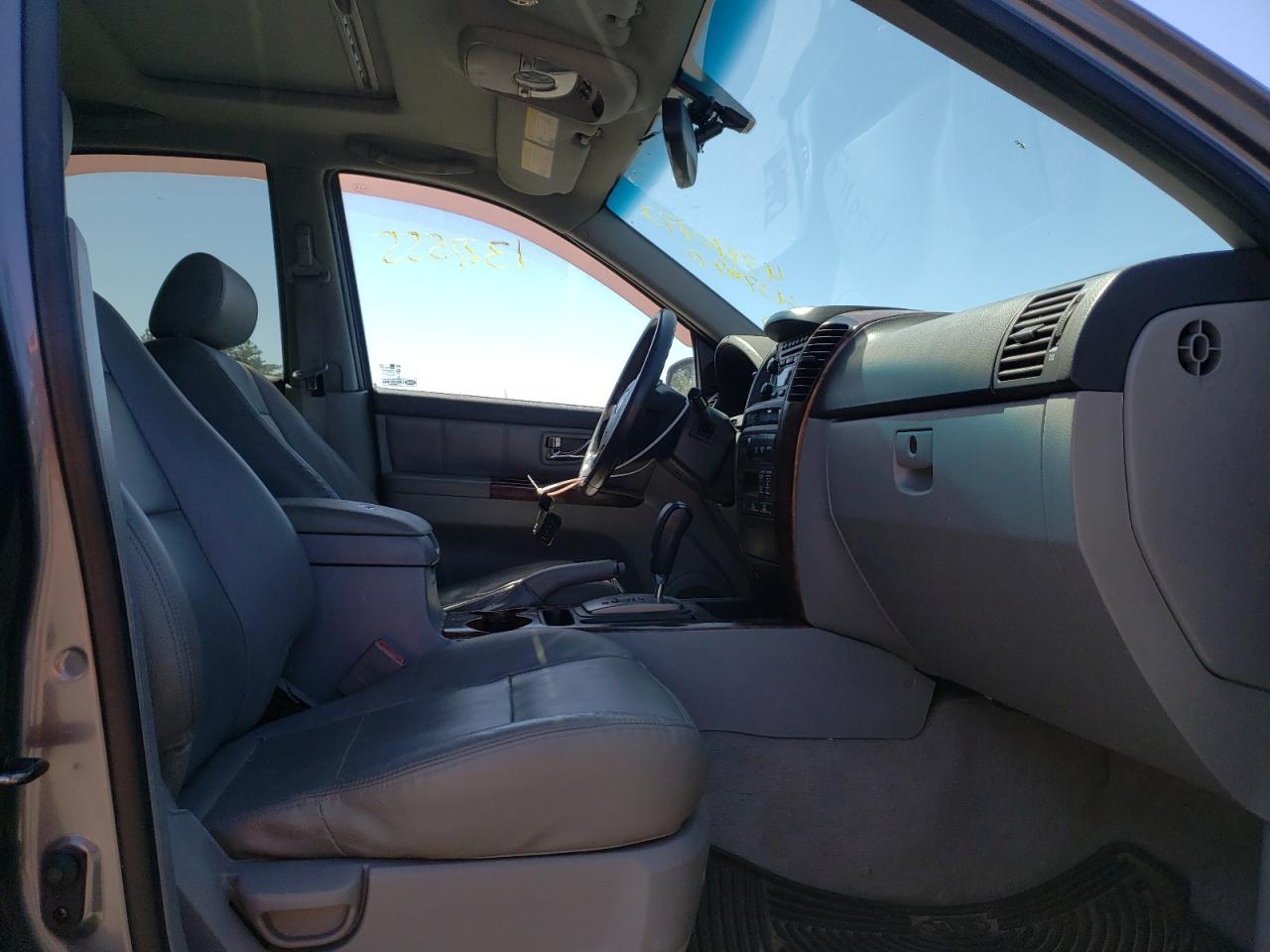 Photo 5 from auction – 2005 KIA SORENTO EX with VIN KNDJC733155437090