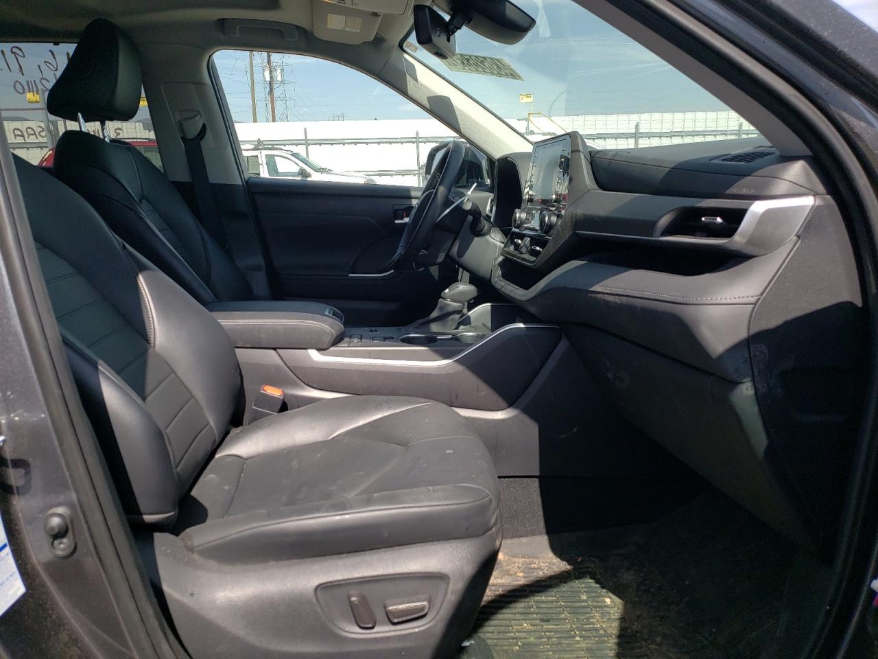 Photo 5 from auction – 2021 TOYOTA HIGHLANDER with VIN 5TDHBRCH4MS515248