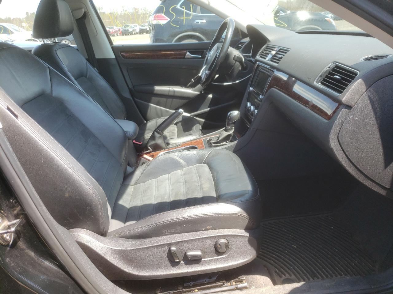 Photo 5 from auction – 2013 VOLKSWAGEN PASSAT SEL with VIN 1VWCP7A35DC028159