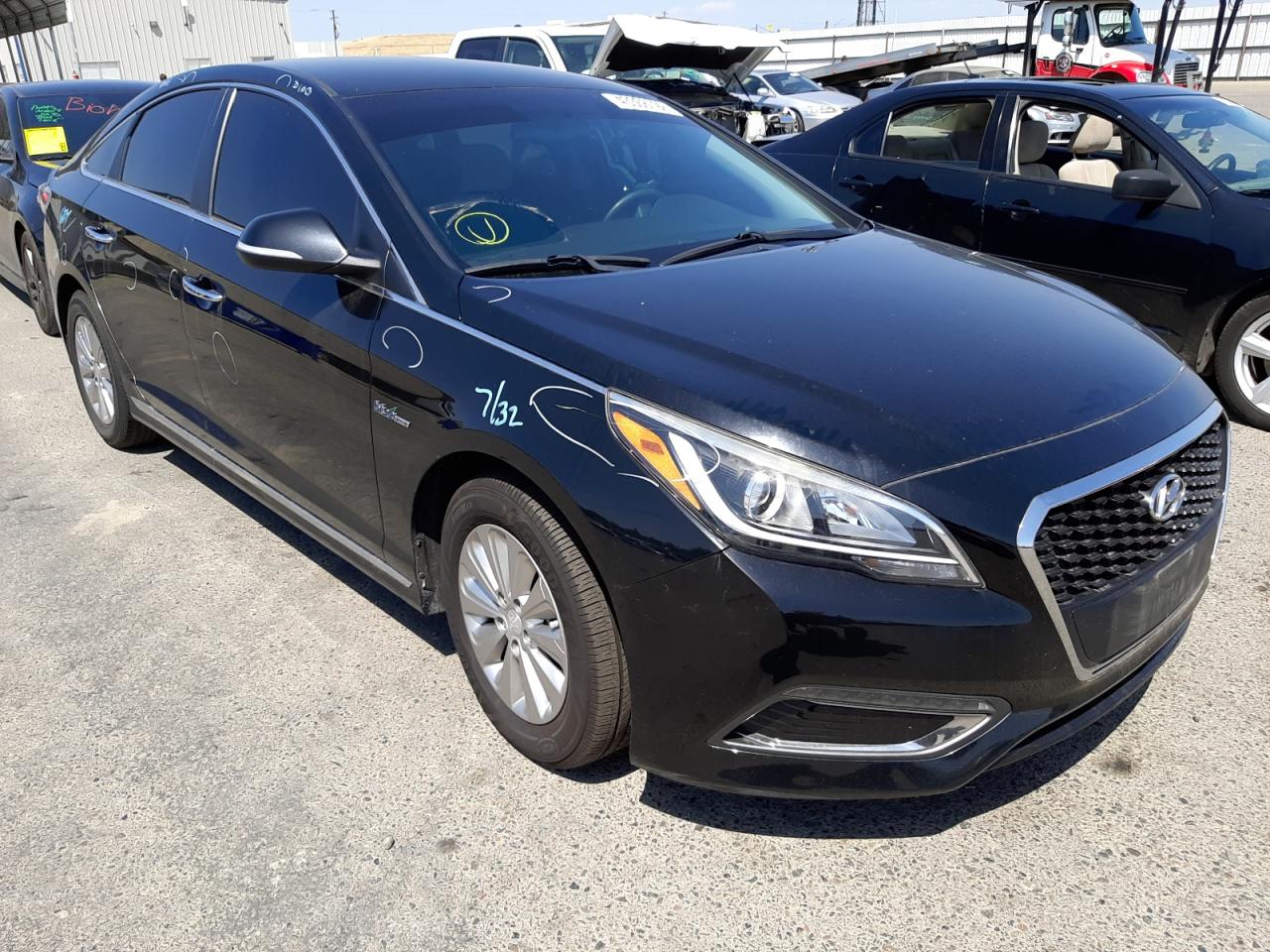 HYUNDAI SONATA HYB 2016 with VIN KMHE24L18GA041696 - Photo from auction