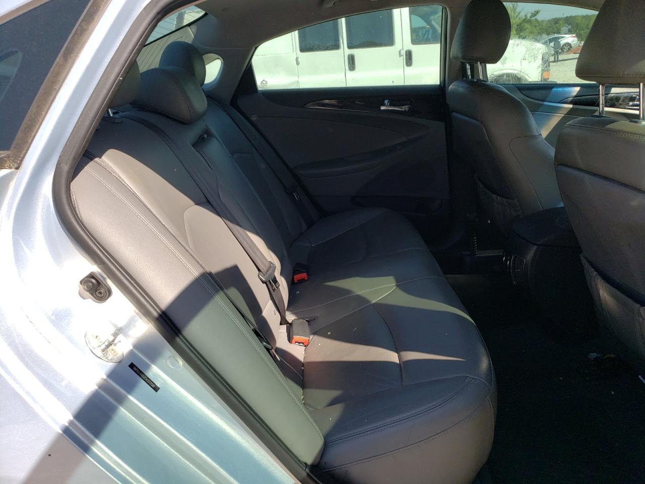 Photo 6 from auction – 2012 HYUNDAI SONATA with VIN 5NPEC4AB2CH372581