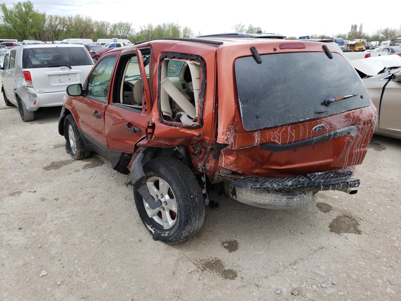Photo 3 from auction – 2007 FORD ESCAPE XLT with VIN 1FMYU93157KA10243