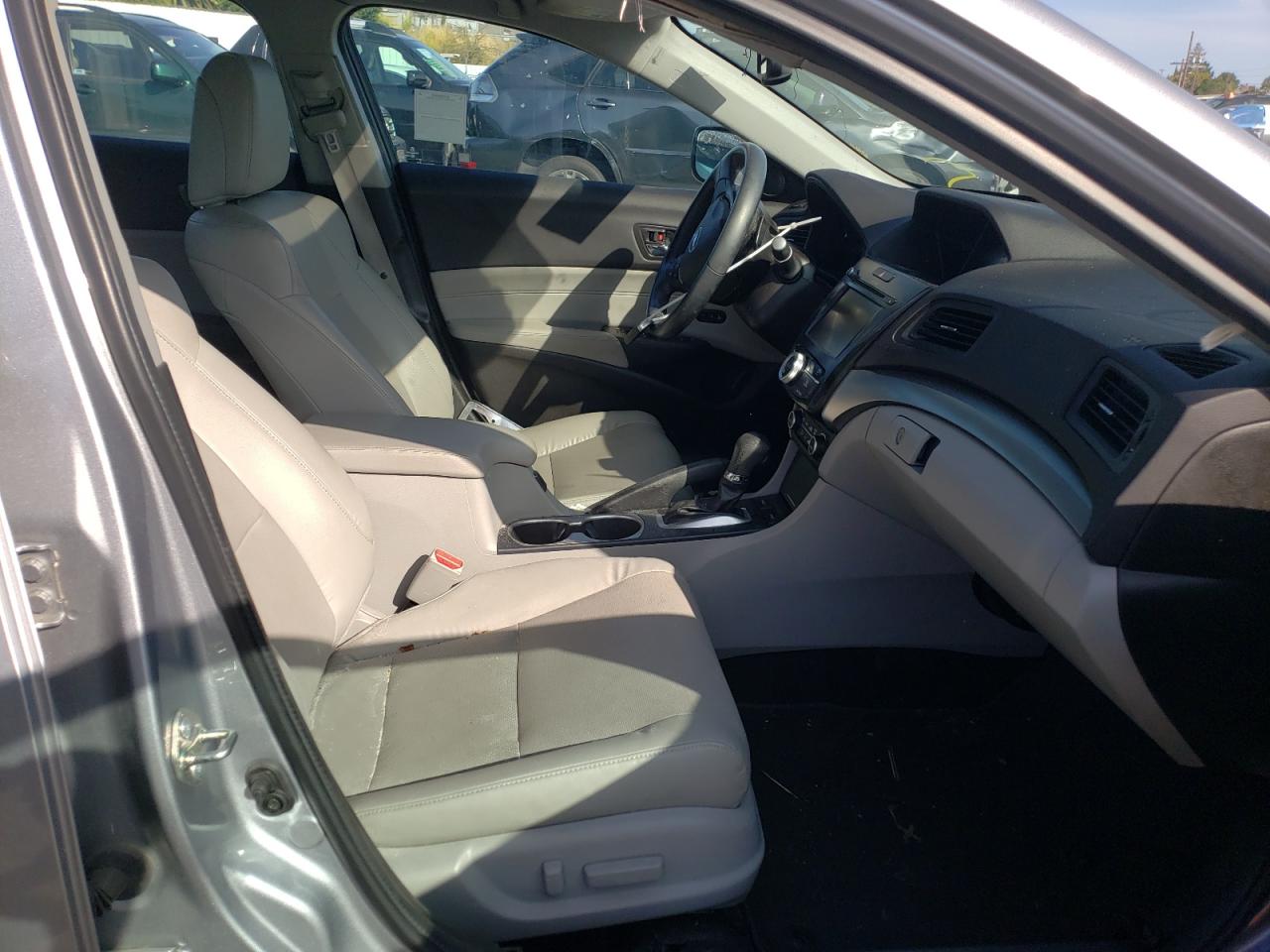 Photo 5 from auction – 2017 ACURA ILX PREMIU with VIN 19UDE2F72HA000849