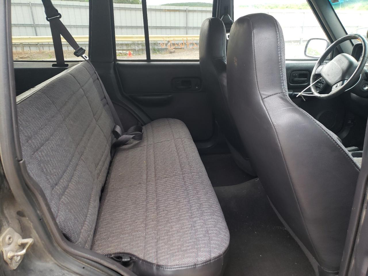 Photo 6 from auction – 2000 JEEP CHEROKEE S with VIN 1J4FF48S8YL192228