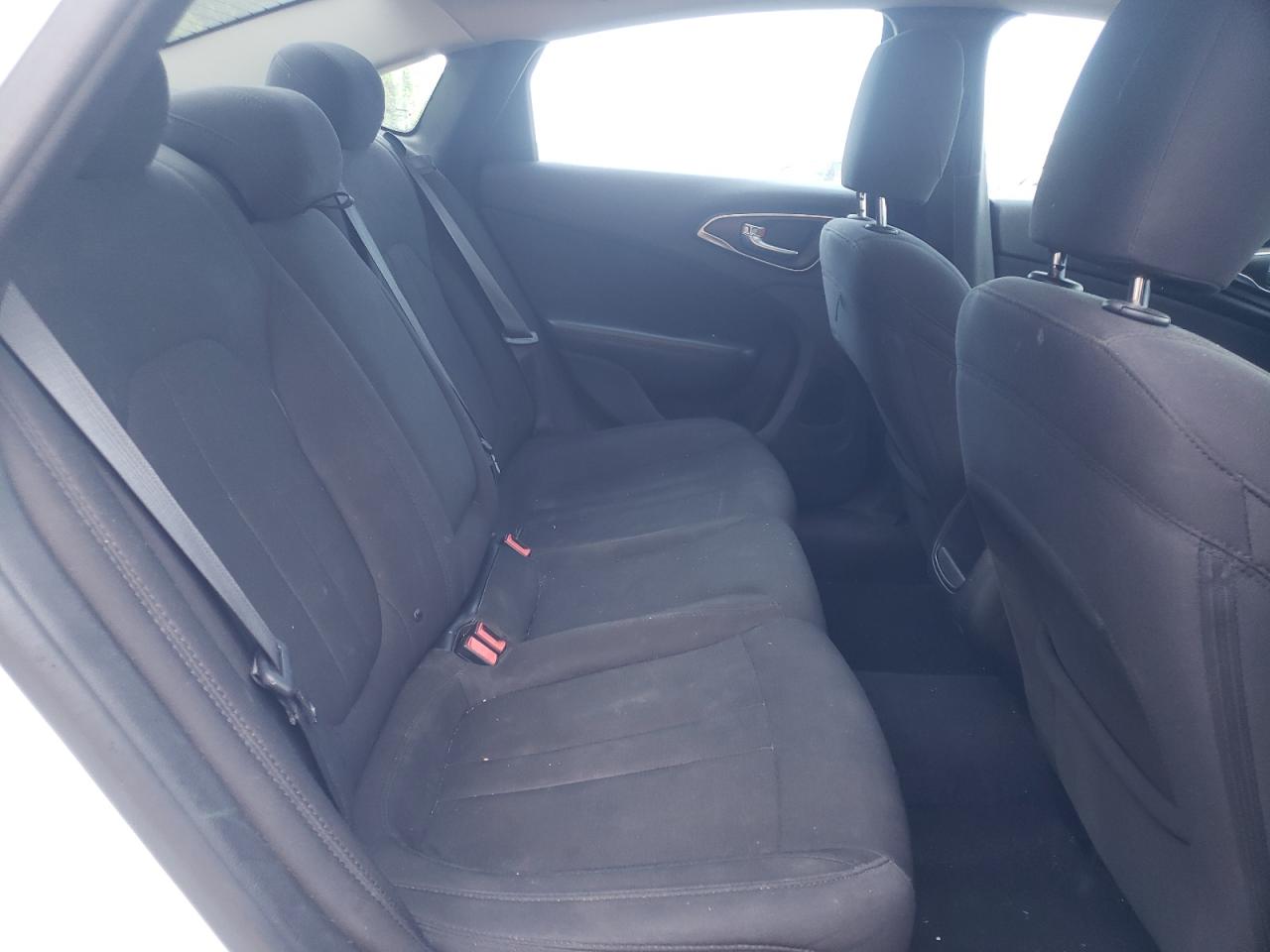 Photo 6 from auction – 2015 CHRYSLER 200 LIMITE with VIN 1C3CCCAB5FN647922
