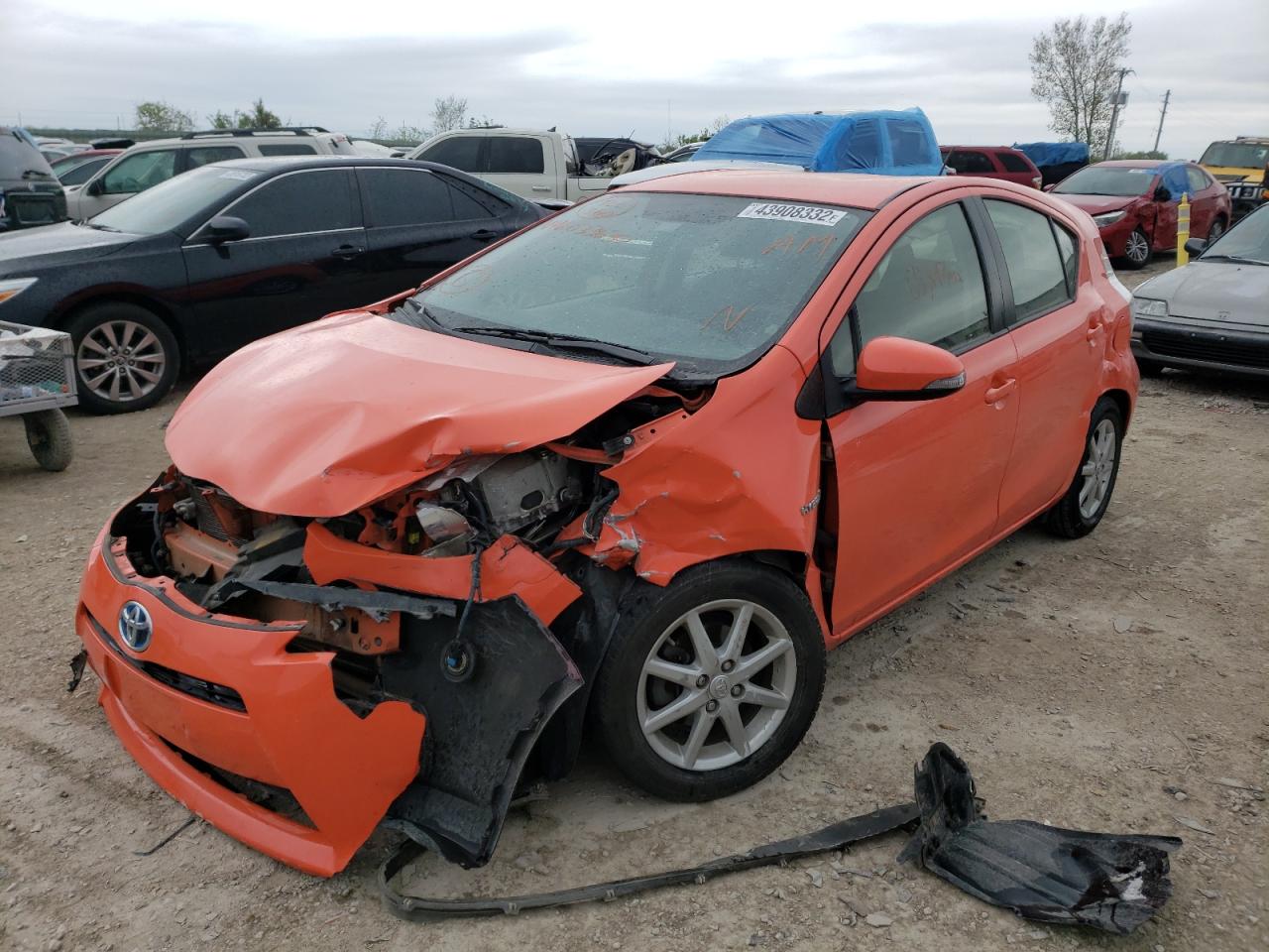 Photo 2 from auction – 2013 TOYOTA PRIUS C with VIN JTDKDTB31D1033630