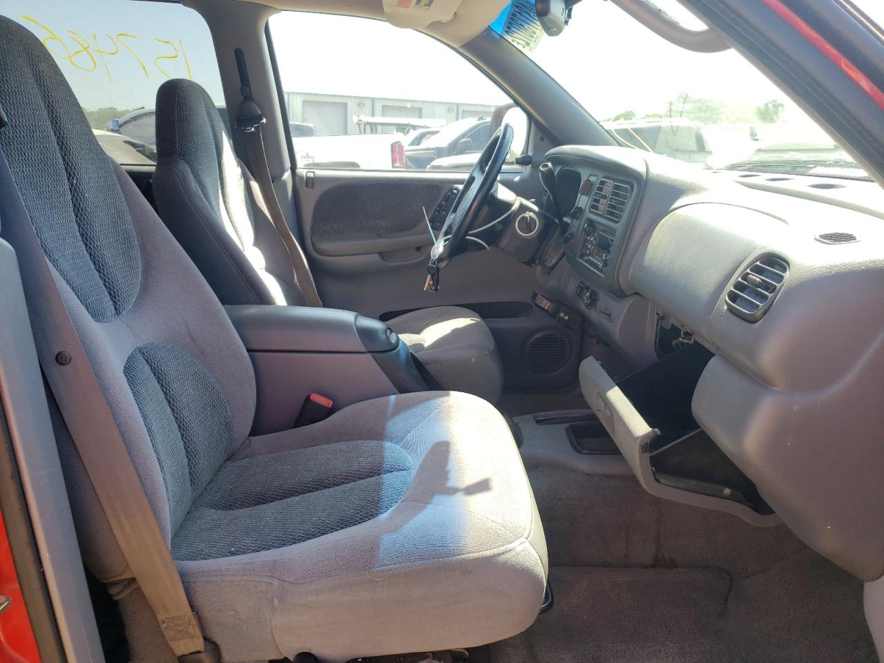 Photo 5 from auction – 1998 DODGE DURANGO with VIN 1B4HS28Y4WF212485