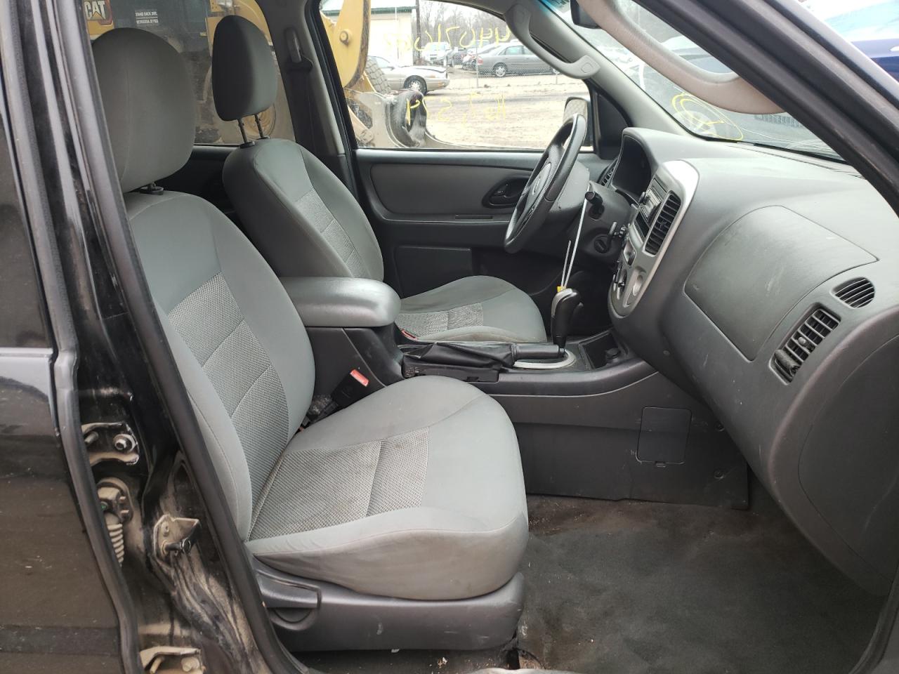 Photo 5 from auction – 2007 FORD ESCAPE XLT with VIN 1FMYU93177KA43518
