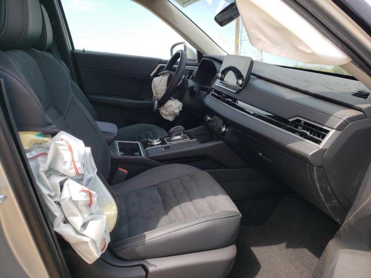 Photo 5 from auction – 2022 MITSUBISHI OUTLANDER with VIN JA4J4UA89NZ042541