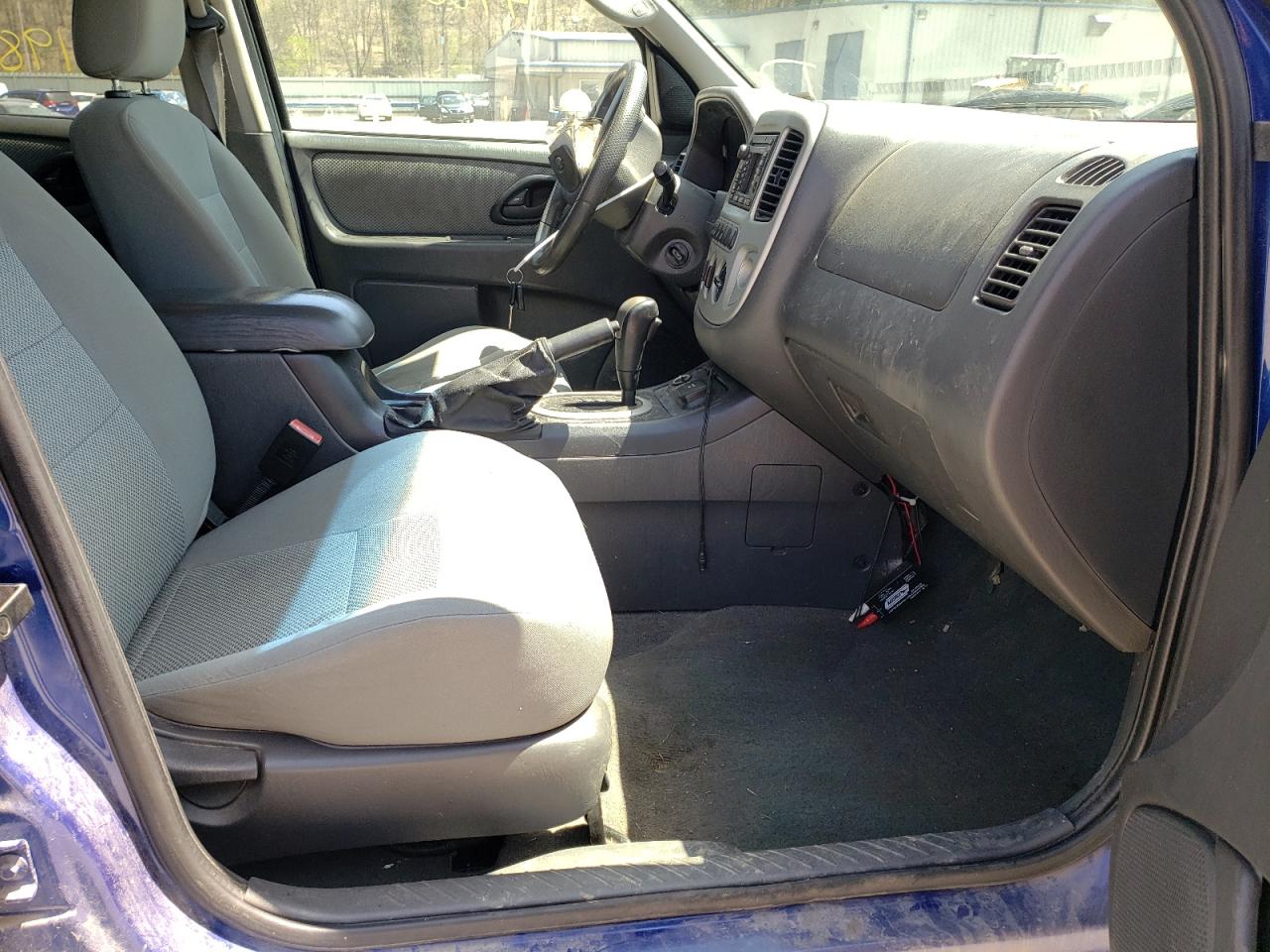 Photo 5 from auction – 2005 FORD ESCAPE HEV with VIN 1FMCU95H65KD90582