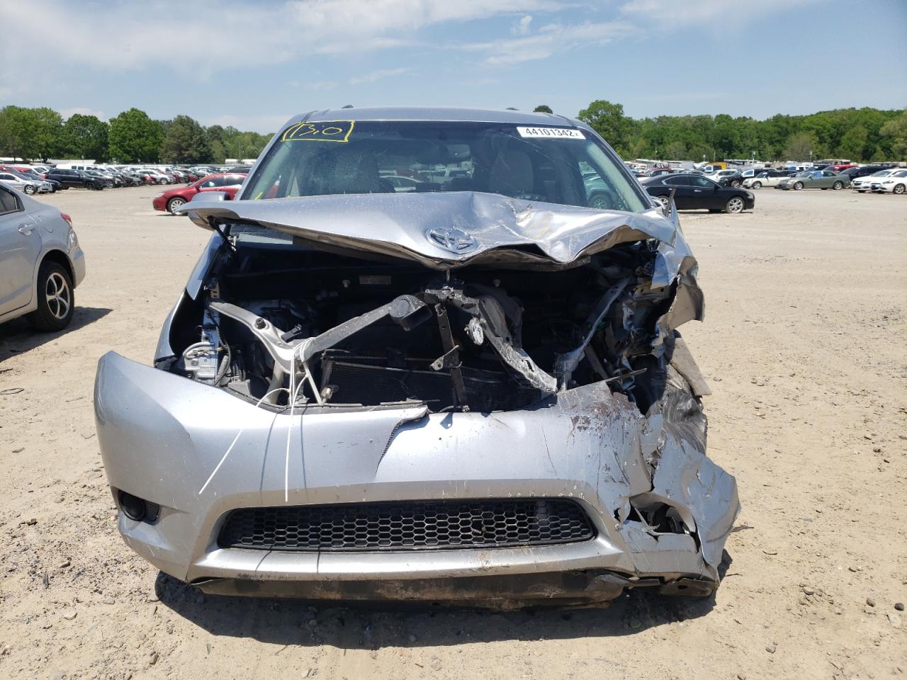 Photo 7 from auction – 2011 TOYOTA SIENNA LE with VIN 5TDKK3DC8BS066692