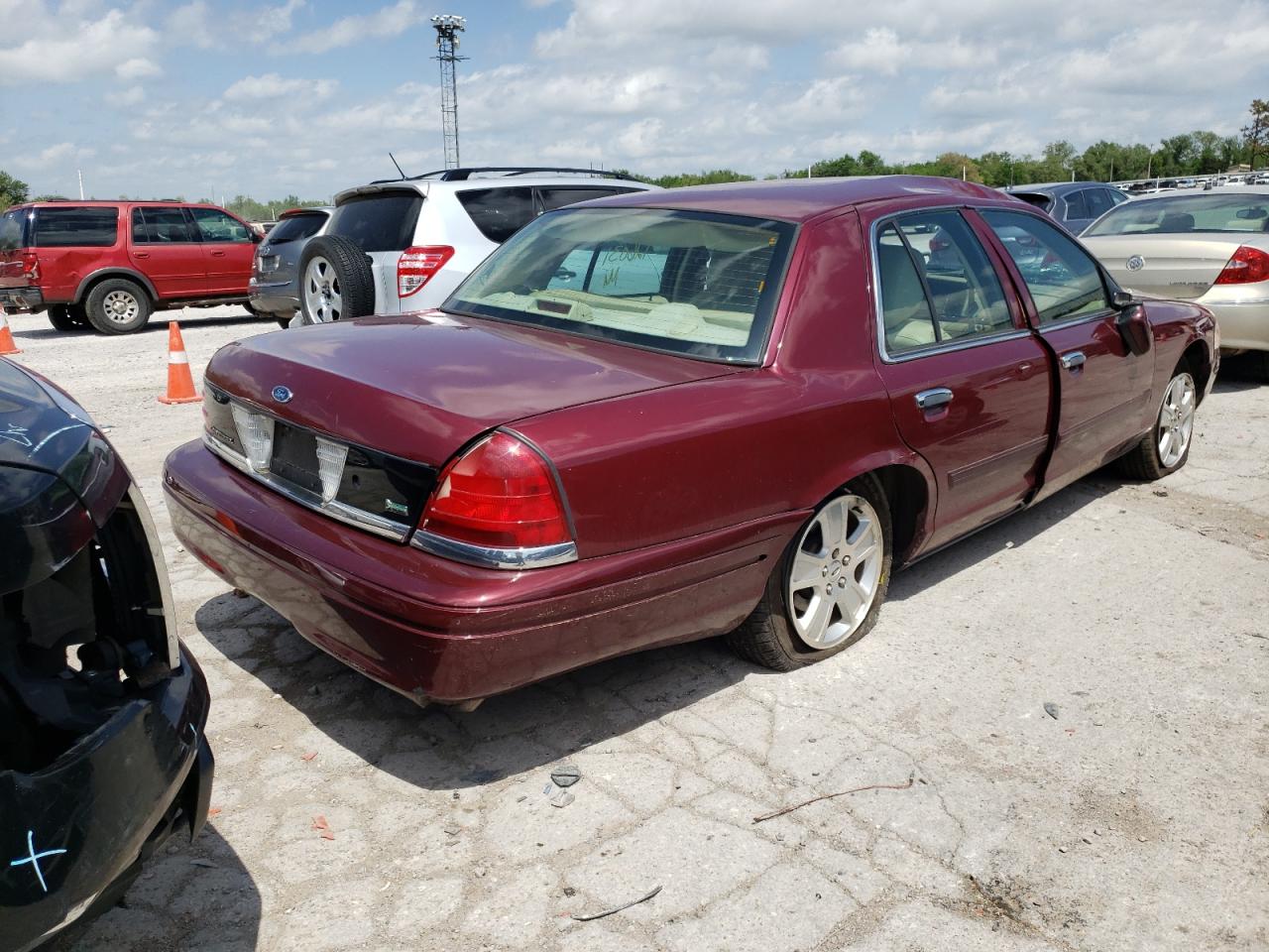 Photo 4 from auction – 2011 FORD CROWN VICT with VIN 2FABP7EV6BX130134